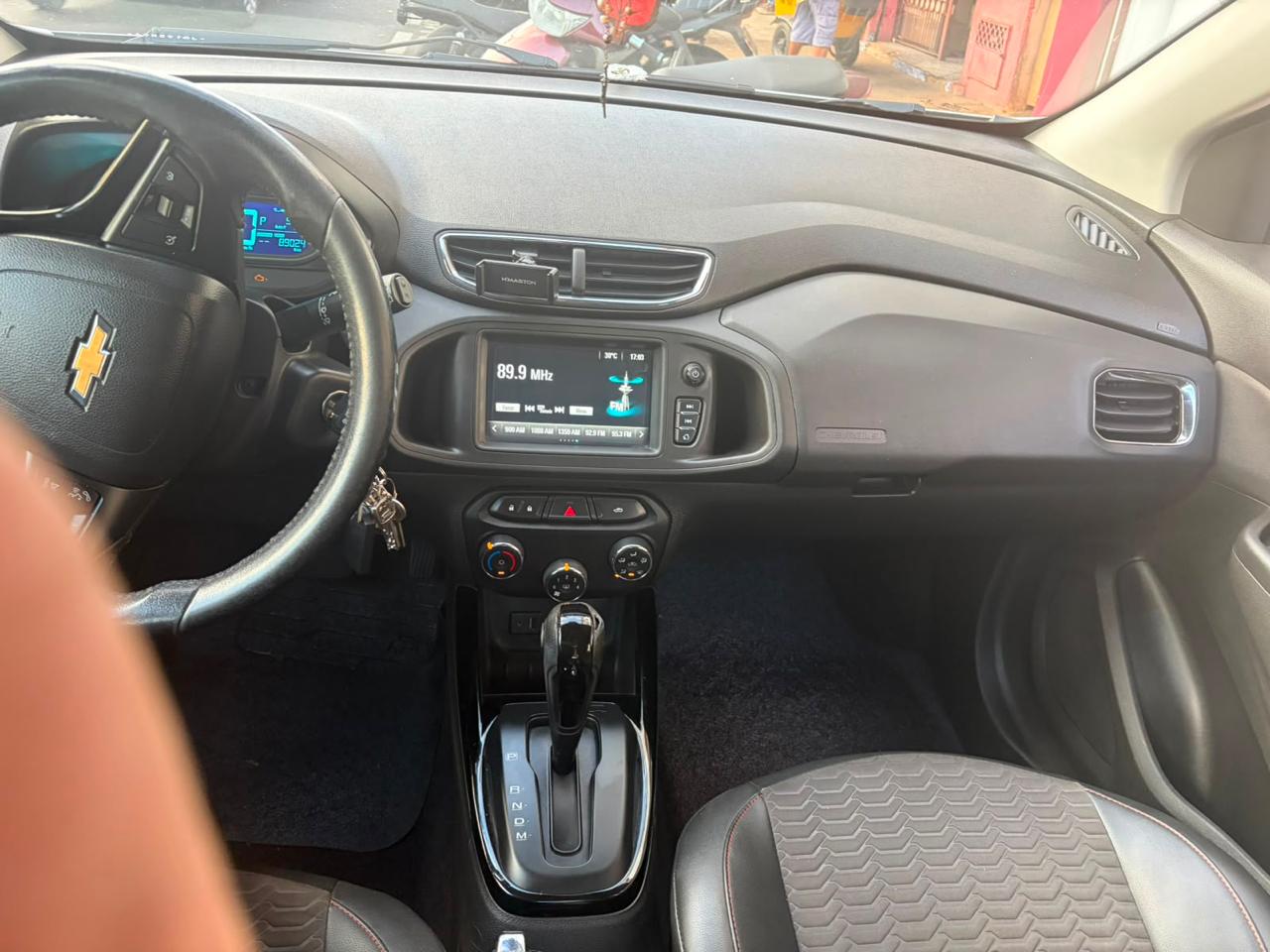 Chevrolet Onix LTZ 2018 em Uberaba