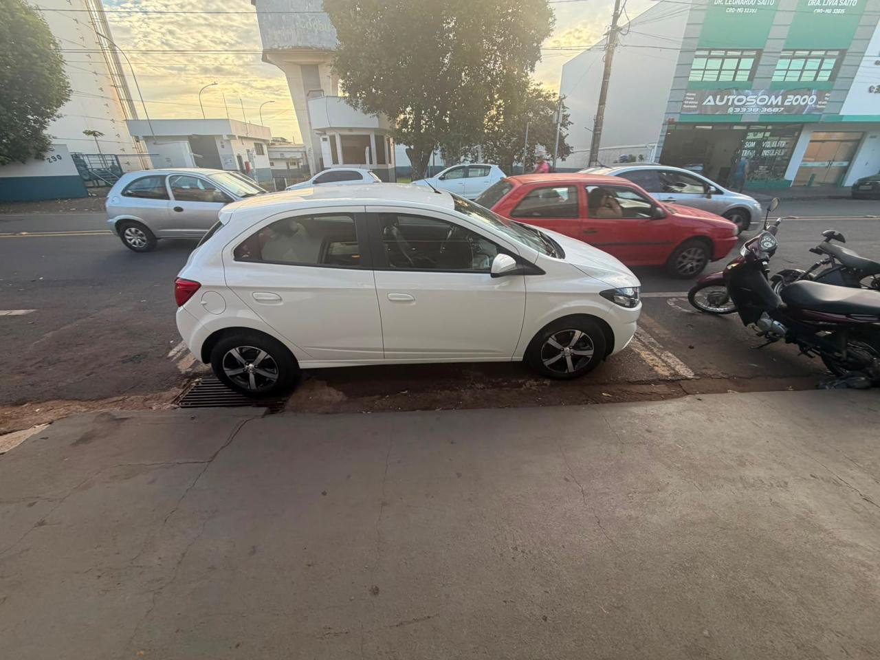 Chevrolet Onix LTZ 2018 em Uberaba, foto 3